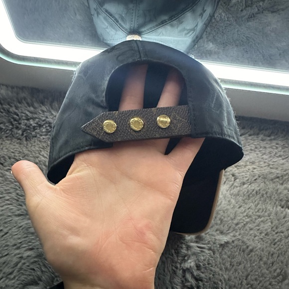 LV monogram cap - Picture 3 of 4